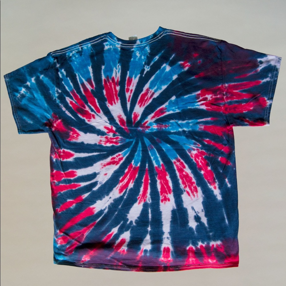 CYCLONE SWIRL RED WHITE BLUE TIE DYE UNISEX T-SHIRT - Picture 2 of 3
